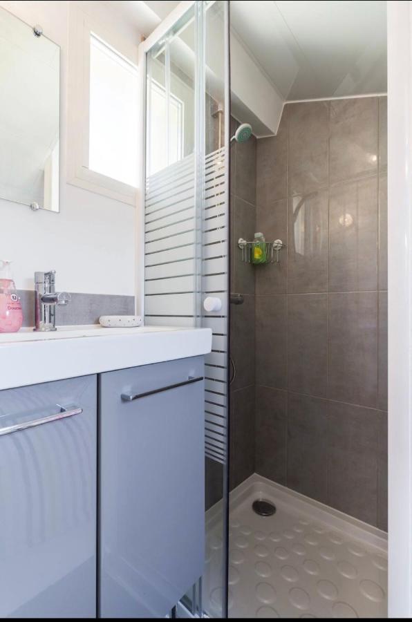 Homelivia, Attic Room -Mansarde Sous Les Toits De Nice Bagian luar foto